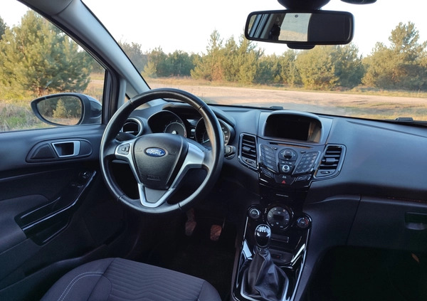 Ford Fiesta cena 28500 przebieg: 176000, rok produkcji 2013 z Toruń małe 254